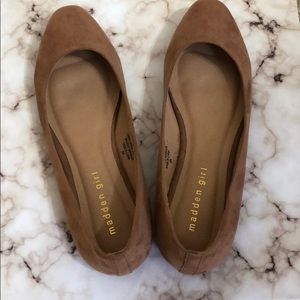 Madden Girl nude flats!! Perfect condition!!